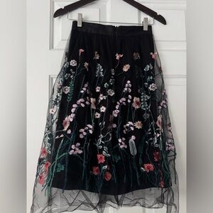 H&M midi skirt in great condition without tags 
Size 4